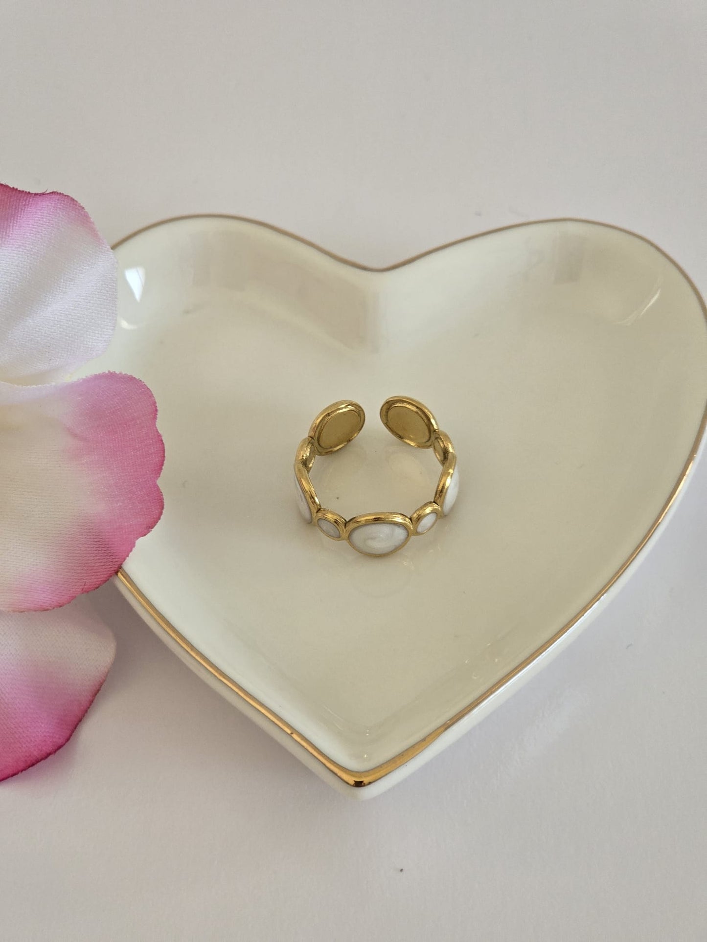 anillo dorado perlado